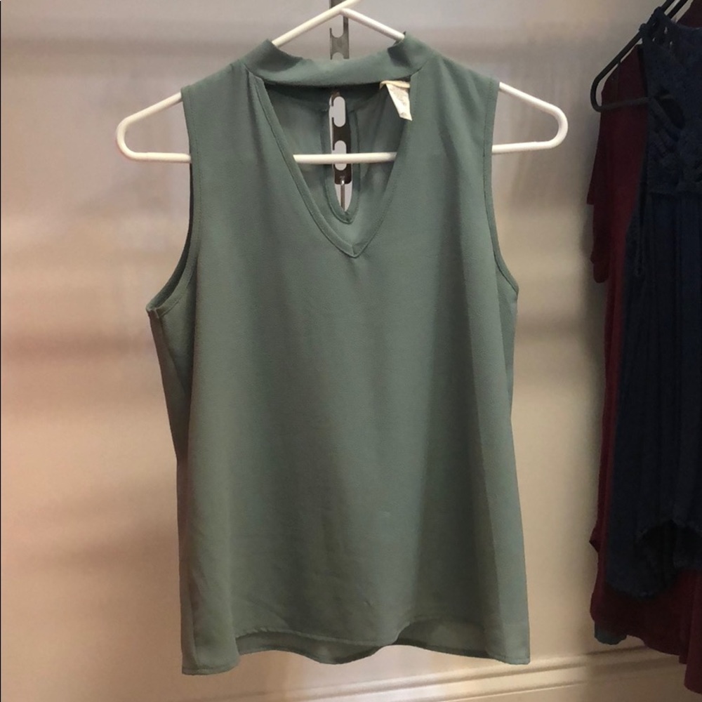 Green Keyhole top
